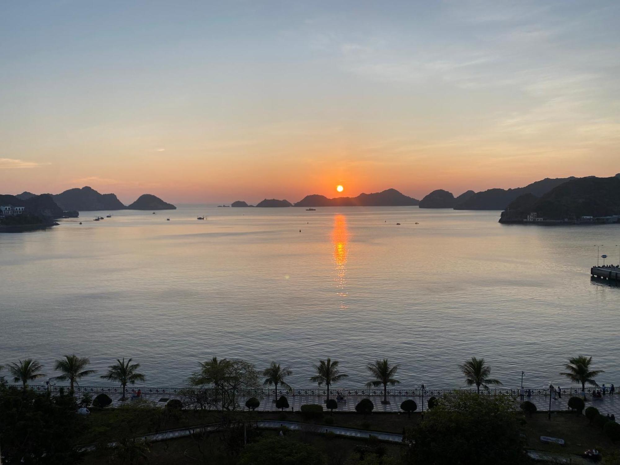 Dolphin Hotel Chan Chau Exterior photo